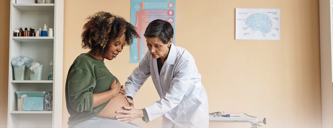 1_771bb73a-d0ad-488f-98c5-c594064bcf20 doctor with pregnant patient