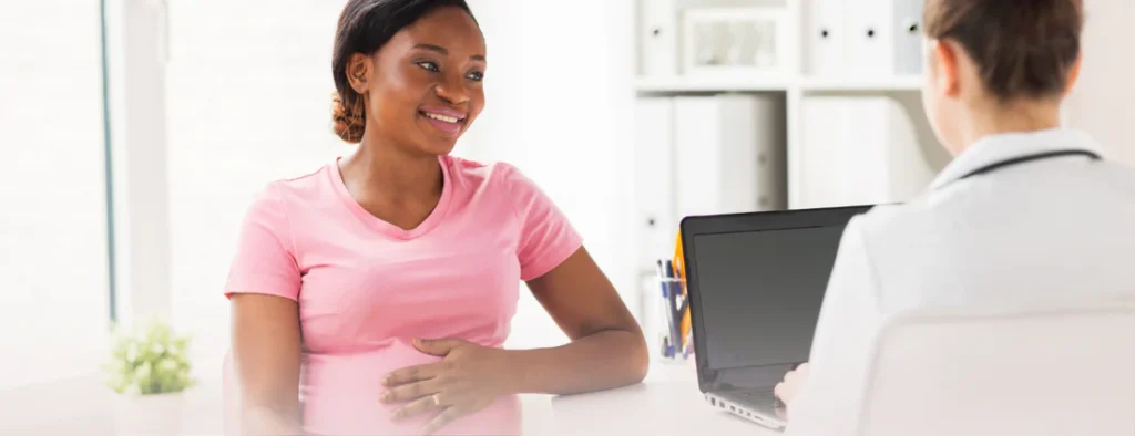 doctor with pregnant patient